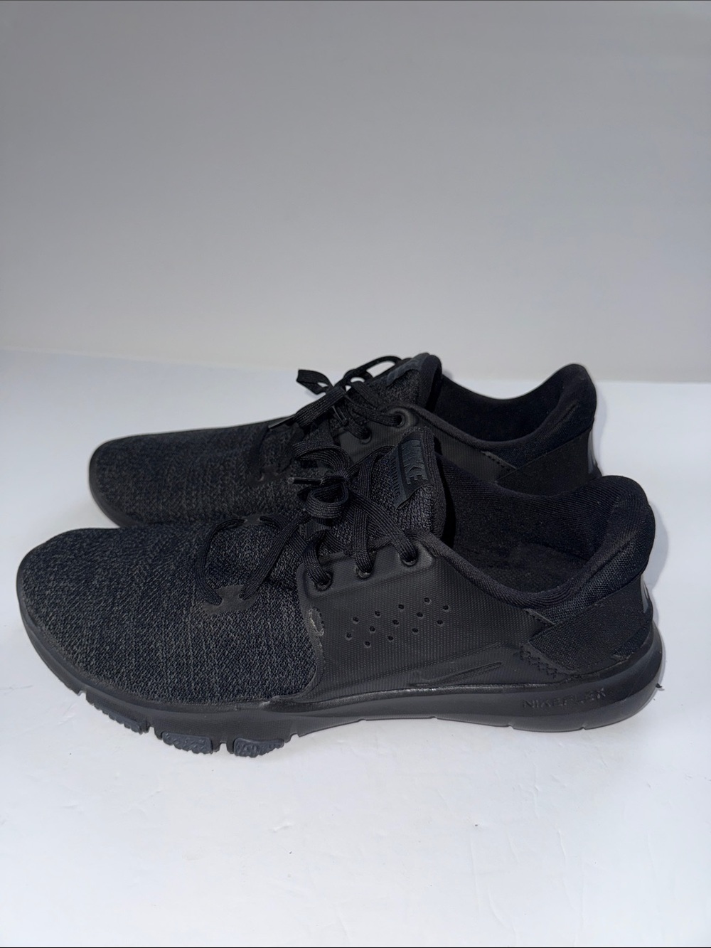 Nike Men's Black Knit Athletic Sneakers
